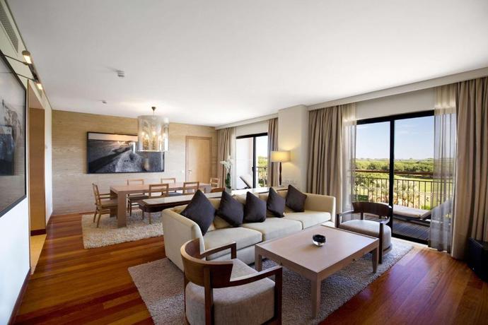 Imagen general del Hotel Hilton Vilamoura As Cascatas Golf Resort and Spa. Foto 9