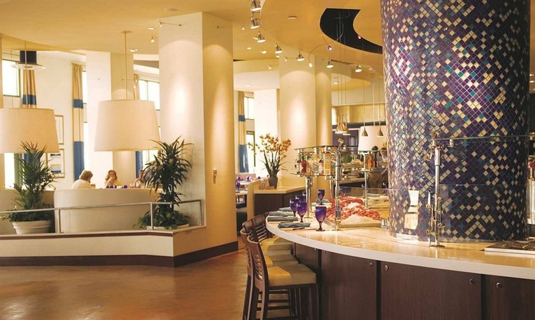 Imagen del bar/restaurante del Hotel Hilton Virginia Beach Oceanfront. Foto 2