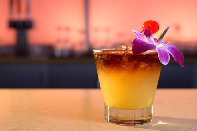 Imagen del bar/restaurante del Hotel Hilton Waikiki Beach. Foto 3