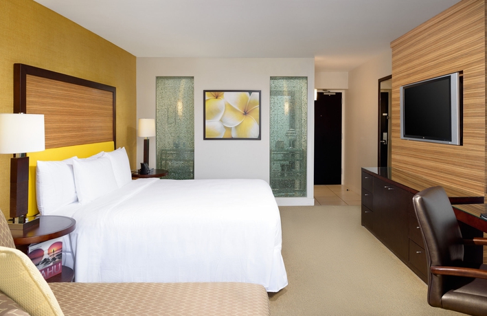 Imagen de la habitación del Hotel Hilton Waikiki Beach. Foto 14