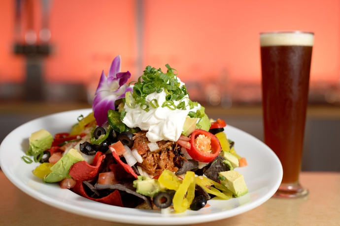 Imagen del bar/restaurante del Hotel Hilton Waikiki Beach. Foto 8