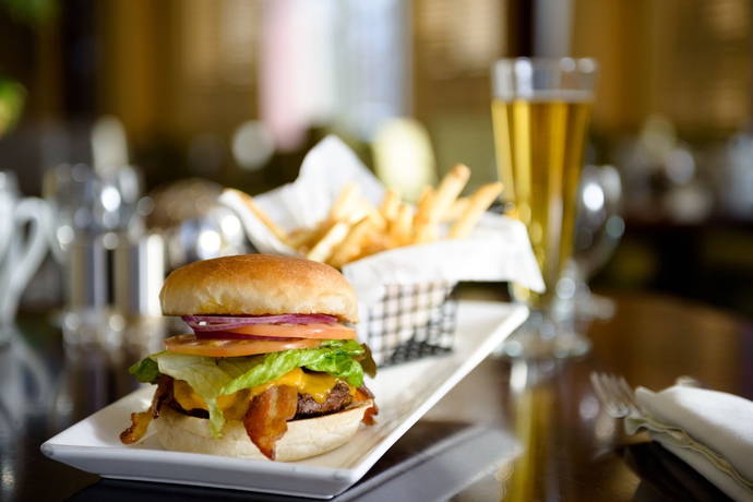 Imagen del bar/restaurante del Hotel Hilton Washington Dulles Airport. Foto 2