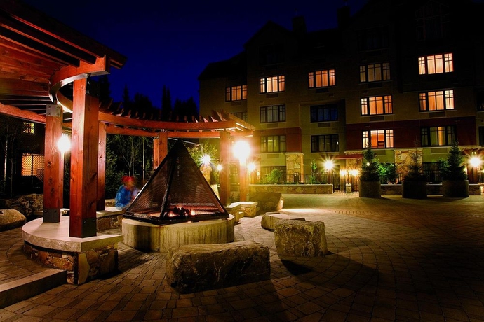 Imagen de los exteriores del Hotel Hilton Whistler Resort and Spa. Foto 7
