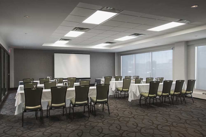 Imagen de los interiores del Hotel Hilton Winnipeg Airport Suites. Foto 13