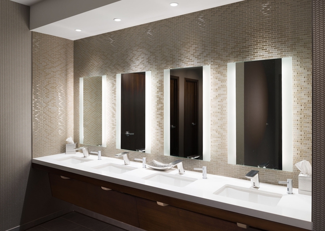 Imagen de los interiores del Hotel Hilton Woodland Hills / Los Angeles. Foto 12