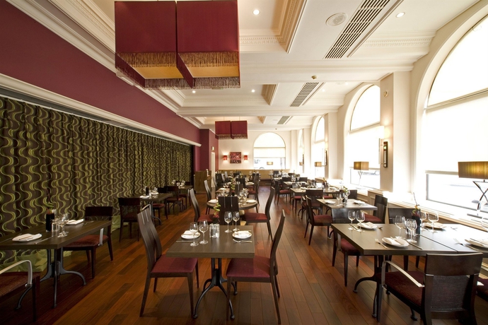 Imagen del bar/restaurante del Hotel Hilton York. Foto 2