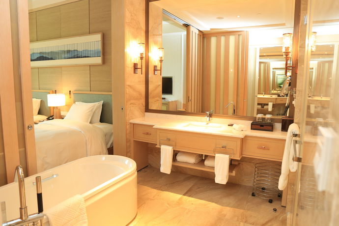 Imagen de la habitación del Hotel Hilton Yuxi Fuxian Lake. Foto 11