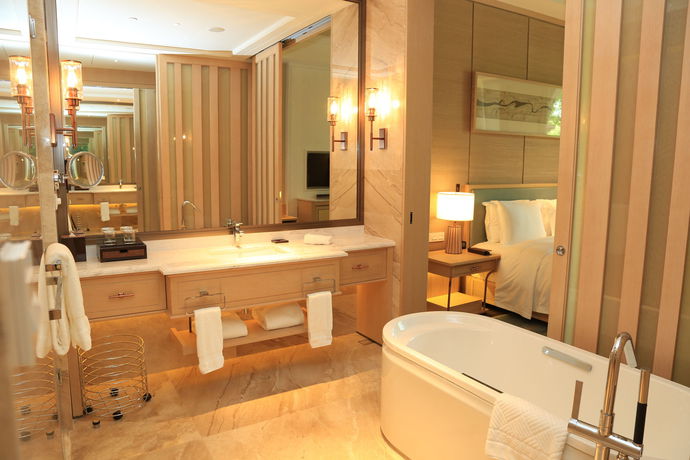 Imagen de la habitación del Hotel Hilton Yuxi Fuxian Lake. Foto 12