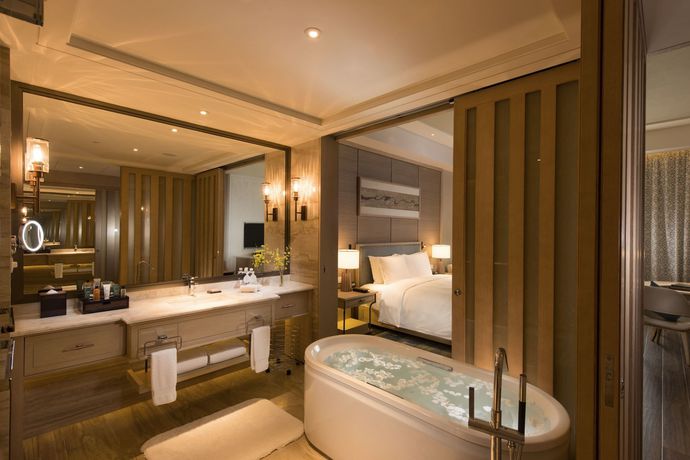 Imagen de la habitación del Hotel Hilton Yuxi Fuxian Lake. Foto 13