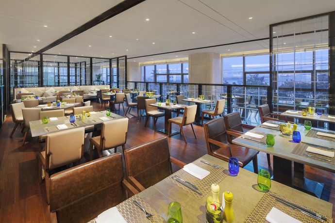 Imagen del bar/restaurante del Hotel Hilton Zhuzhou. Foto 6