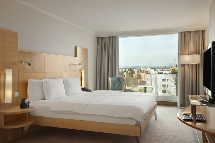 Imagen de la habitación del Hotel Hilton Zurich Airport. Foto 7