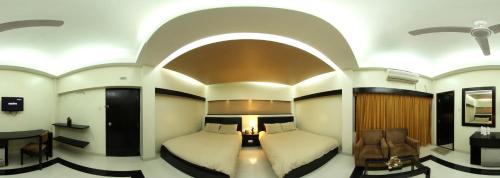 Imagen de la habitación del Hotel Hiltown. Foto 15