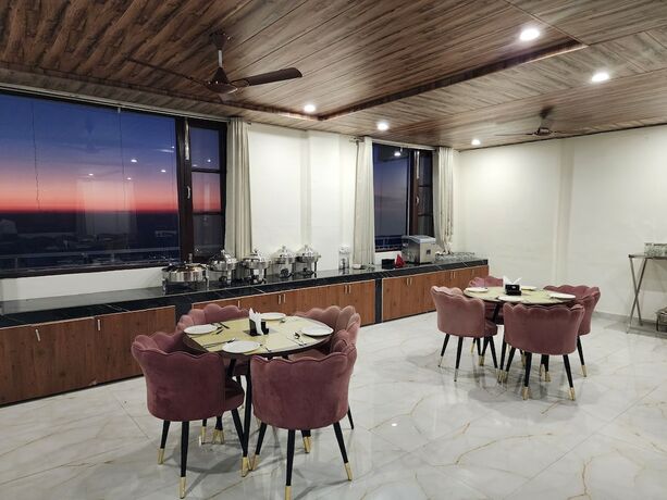 Imagen general del Hotel Him Hilton Luxury. Foto 4