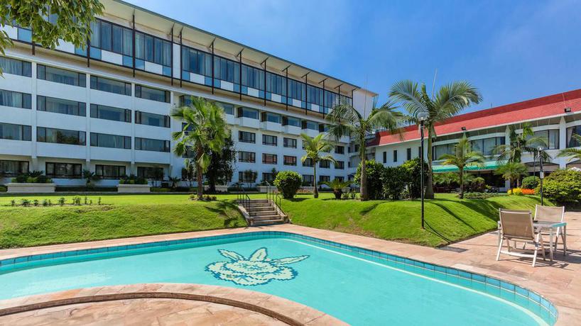 Imagen de la piscina del Hotel Himalaya. Foto 17