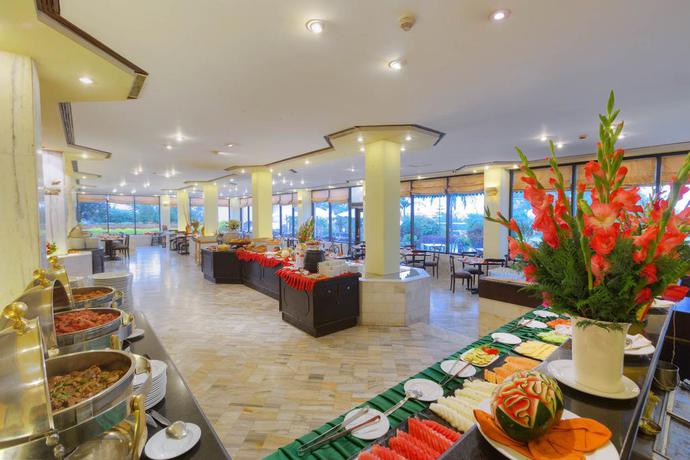 Imagen del bar/restaurante del Hotel Himalaya. Foto 2