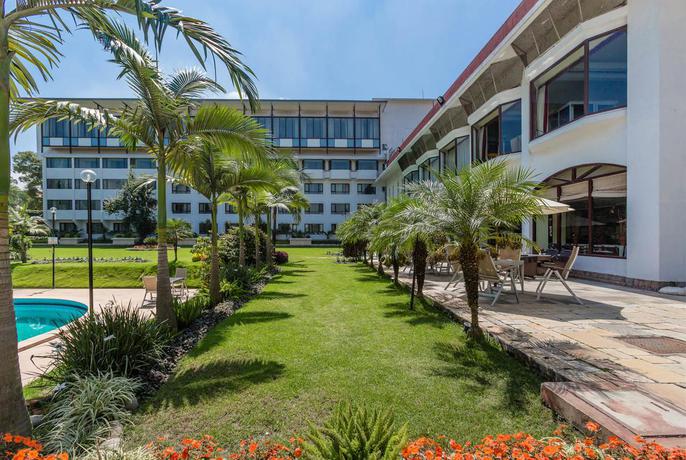 Imagen de los exteriores del Hotel Himalaya. Foto 6