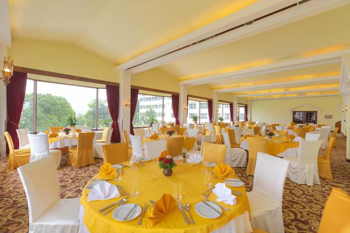 Imagen del bar/restaurante del Hotel Himalaya. Foto 4