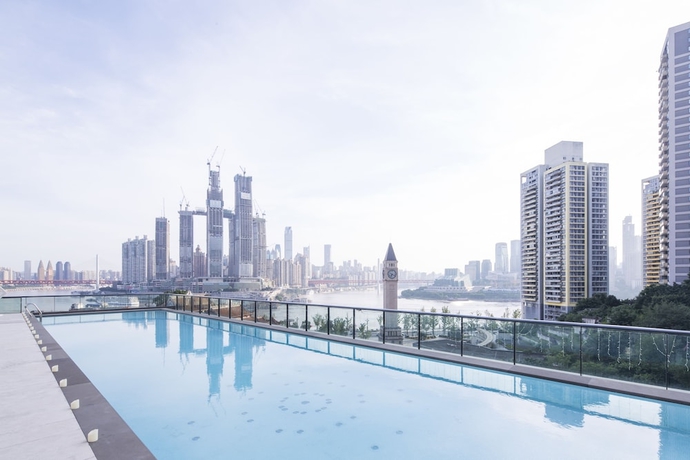 Imagen de la piscina del Hotel Himalaya Serviced Residences Chongqing. Foto 19