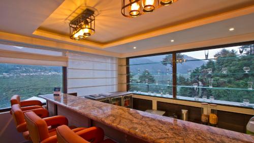 Imagen general del Hotel Himalayan Monal By Bluekos. Foto 14