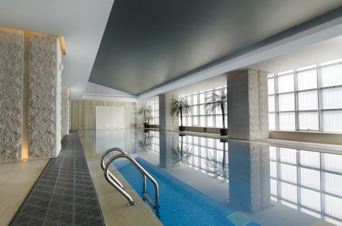 Imagen de la piscina del Hotel Himalayas Shanghai. Foto 14