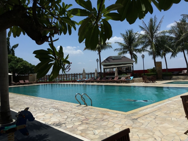 Imagen de la piscina del Hotel Himawari Apartments. Foto 12