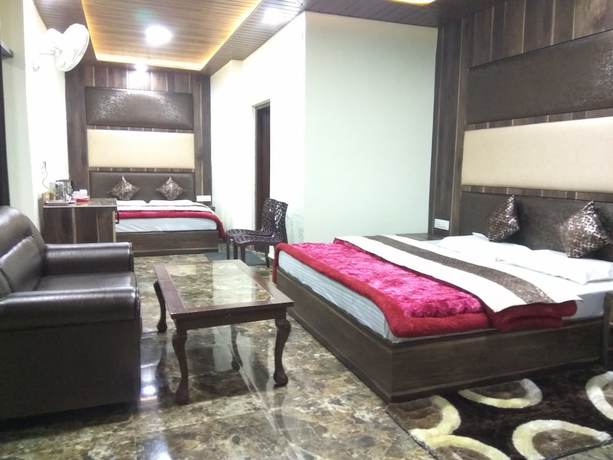 Imagen de la habitación del Hotel Himdhara. Foto 10