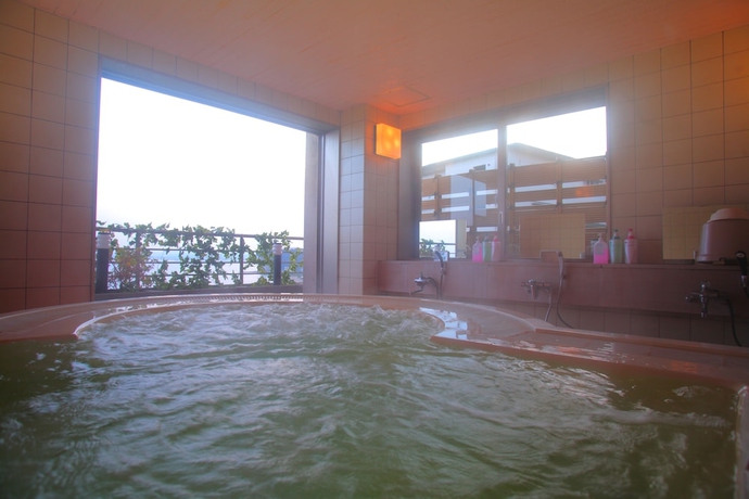 Imagen de la piscina del Hotel Himi Onsenkyo Uomeguri No Yado Eihokaku. Foto 15
