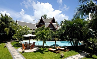 Imagen de la piscina del Hotel Himmaphan Phuket. Foto 5