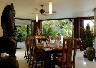 Imagen del bar/restaurante del Hotel Himmaphan Phuket. Foto 2