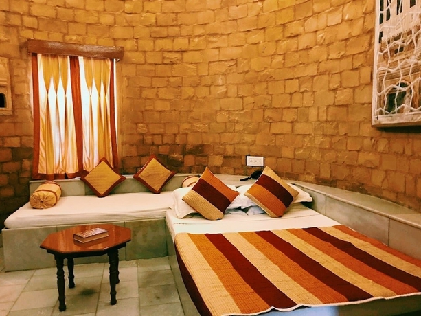 Imagen de la habitación del Hotel Himmatgarh Palace. Foto 9