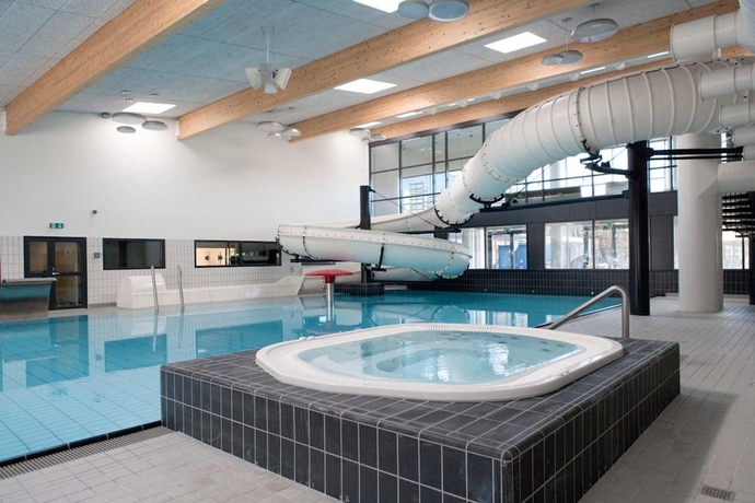 Imagen de la piscina del Hotel HimmerLand. Foto 16