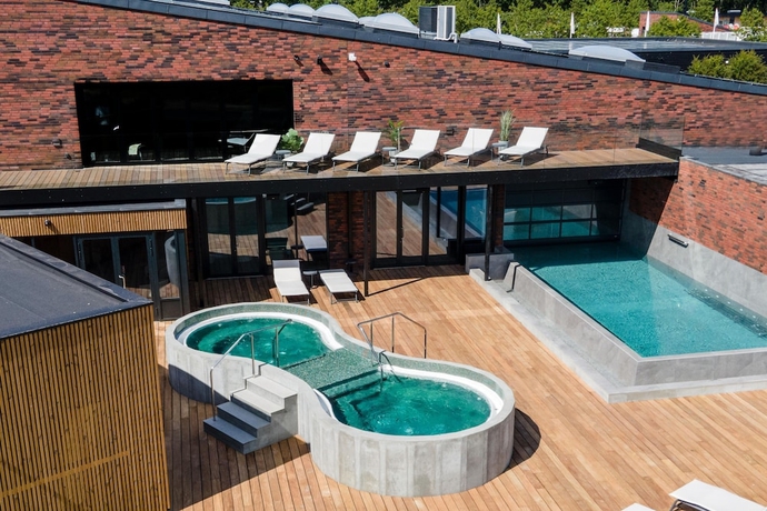 Imagen de la piscina del Hotel HimmerLand. Foto 17