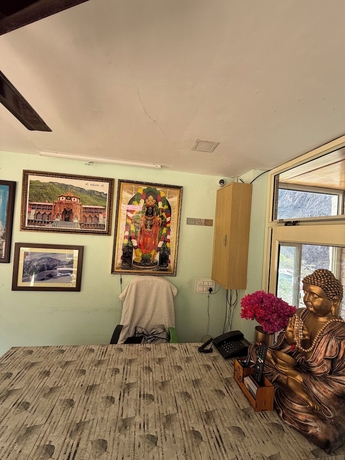 Imagen de los interiores del Hotel Himsarovar And Restaurant. Foto 15