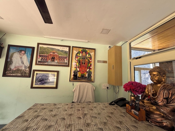 Imagen de los interiores del Hotel Himsarovar And Restaurant. Foto 16