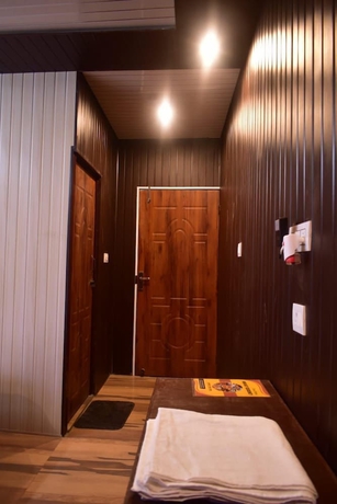 Imagen de los interiores del Hotel Himvant residency. Foto 16