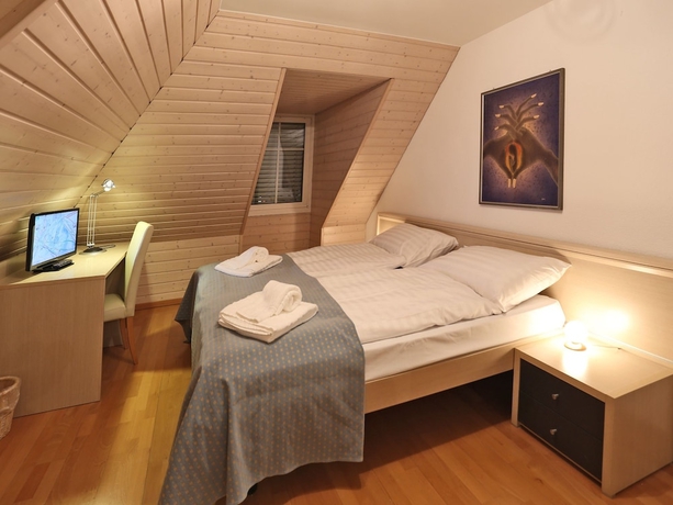 Imagen de la habitación del Hotel Hine Adon Cheval Blanc. Foto 8