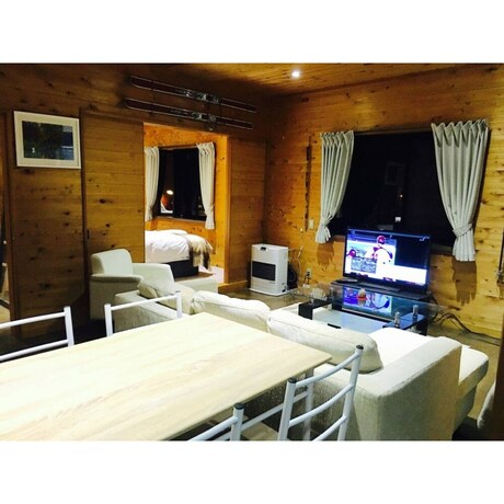 Imagen de la habitación del Hotel Hinoki Cabin Hakuba. Foto 24