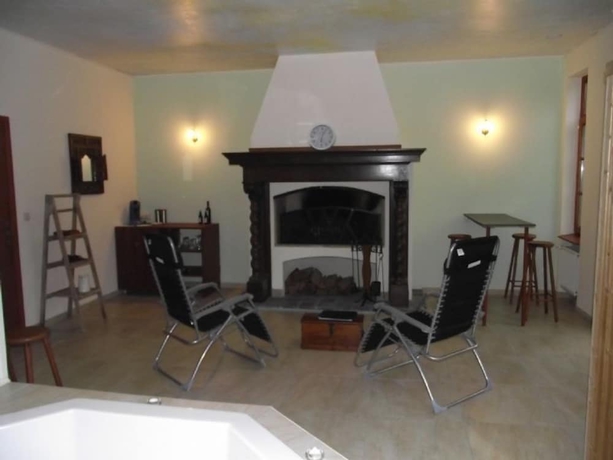 Imagen de la piscina del Hotel Hinterland. Foto 19