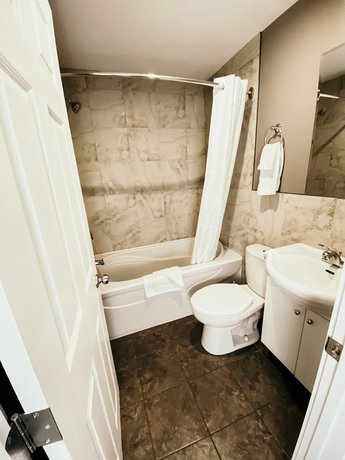 Imagen de la habitación del Hotel Hinton Highway Inn. Foto 9