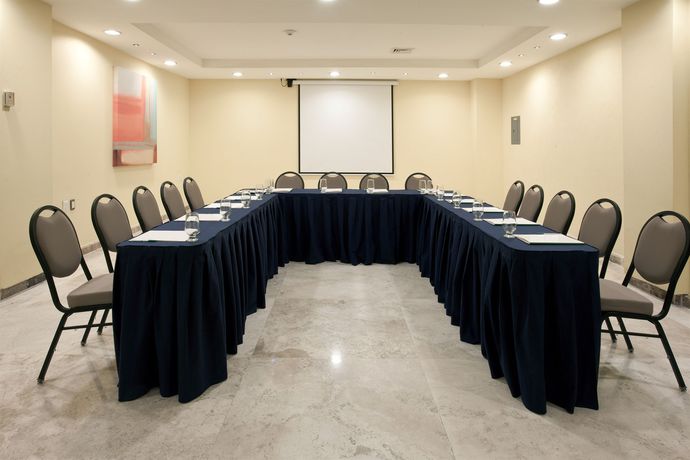 Imagen de los interiores del Hotel Hipico Inn. Foto 11