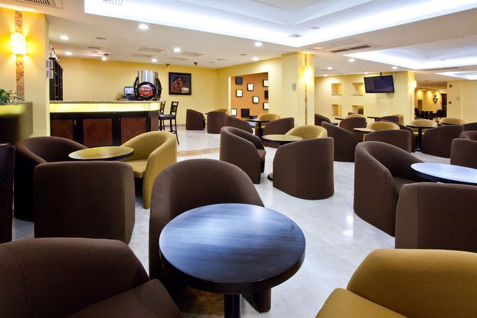 Imagen de los interiores del Hotel Hipico Inn. Foto 13