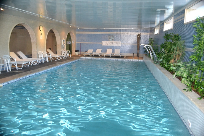 Imagen de la piscina del Hotel Hipocrates Curhotel. Foto 10