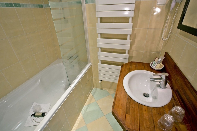 Imagen de la habitación del Hotel Hipotel Hostellerie Du Lys. Foto 16