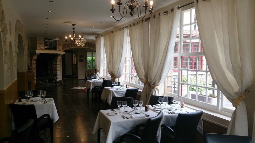 Imagen del bar/restaurante del Hotel Hipotel Hostellerie Du Lys. Foto 4