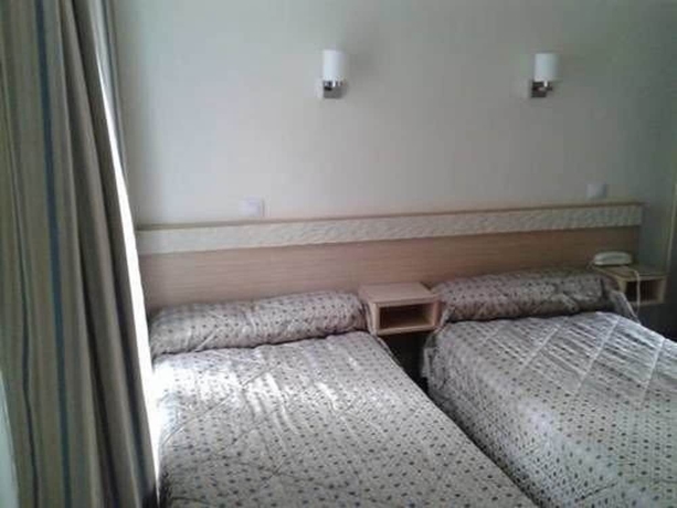 Imagen de la habitación del Hotel Hipotel Lilas Gambetta. Foto 7