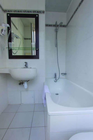 Imagen de la habitación del Hotel Hipotel Lilas Gambetta. Foto 9