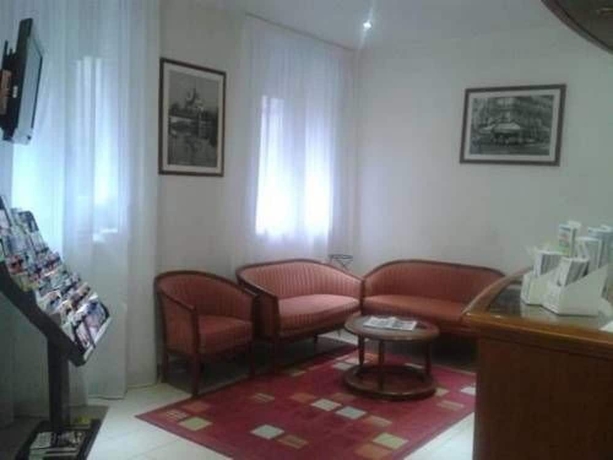 Imagen de los interiores del Hotel Hipotel Lilas Gambetta. Foto 18