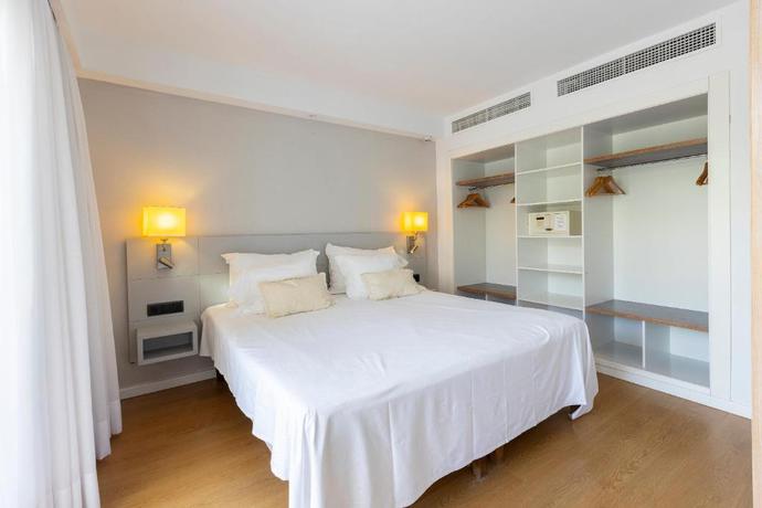Imagen de la habitación del Hotel Hipotels Apartamentos Cala Bona. Foto 4