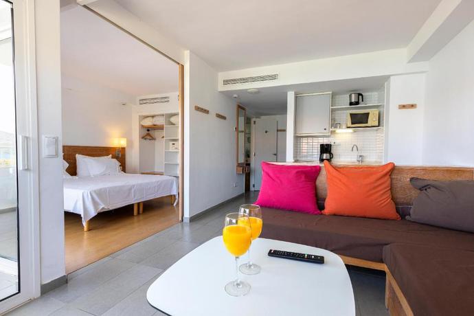 Imagen de la habitación del Hotel Hipotels Apartamentos Cala Bona. Foto 5