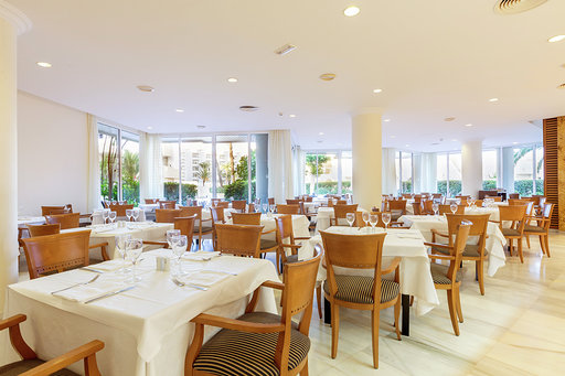 Imagen del bar/restaurante del Hotel Hipotels Bahía Grande. Foto 9